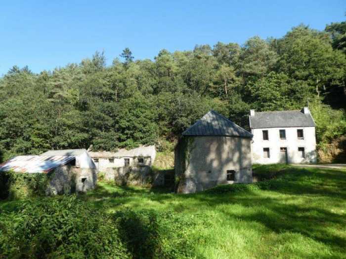 AHIB-3-mon2015 10 mn Morlaix 29600 Rare isolated property/old mill in need of complete renovation with 3.3 hectares