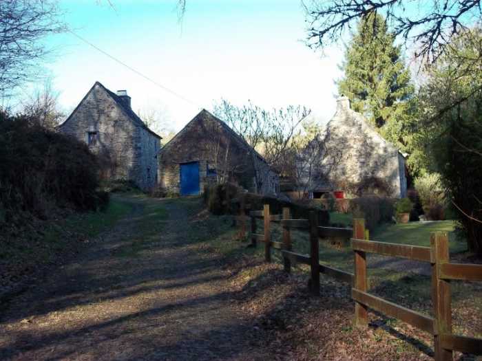 AHIB-3-M2576-29141225 Huelgoat 29690 A great property in an idyllic environment: an old mill, two houses, an outbuilding, with 2Ha of land by a river, and no neighbours!