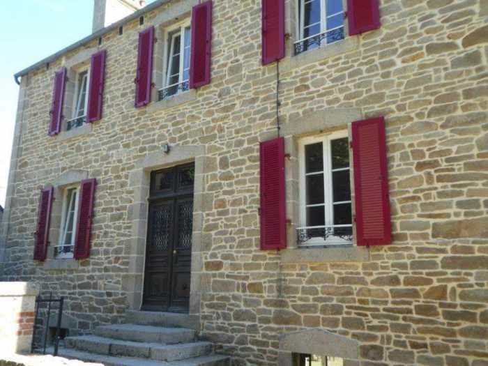 UNDER OFFER AHIB-3-mon2009 Loguivy-Plougras 22780 Pretty bourgoise end of 19th c house to refresh with 590m2 garden