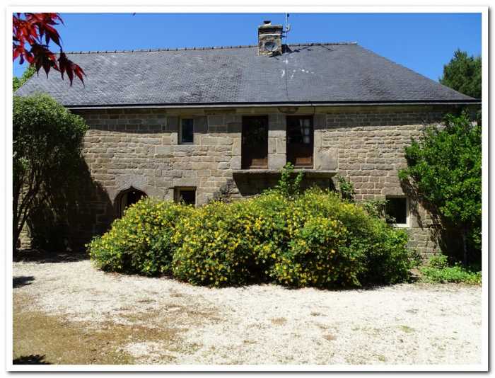 AHIB-1-JD-3444 GLOMEL 22110 - A glorious manor house with 2 gites, a heated swimming pool and 11 acres.