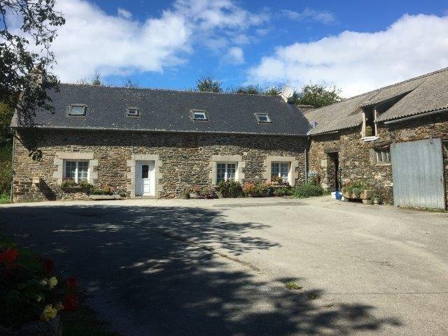 UNDER OFFER AHIB-1-JS2806 Saint-Mayeux (22320) 4 bedroom farmhouse with 2+ hectares and outbuildings