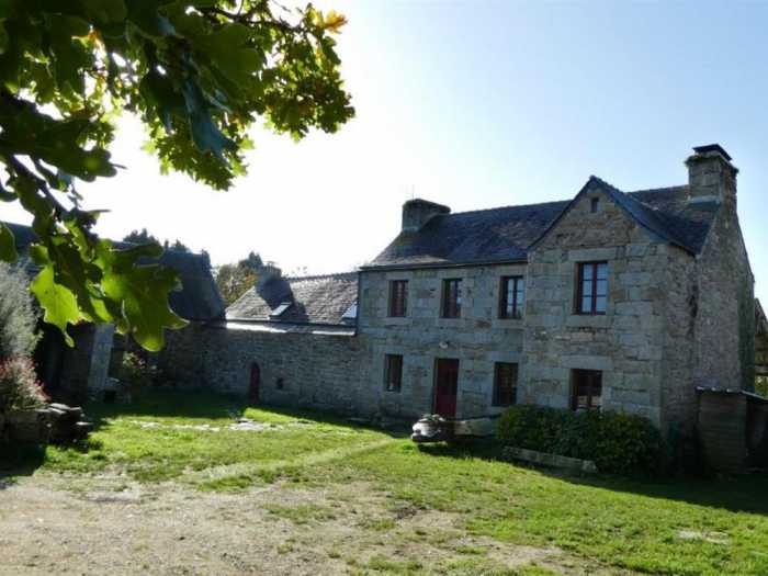AHIB-3-mon2052 Plougonven 29640 Charming partly renovated 4 bedroom house with great potential with 4193m2 garden