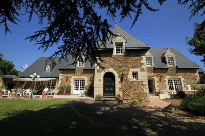 AHIB-1-11412-sp Allineuc 22460 superb manor house and gite complex on 2+ acres with swimming pool