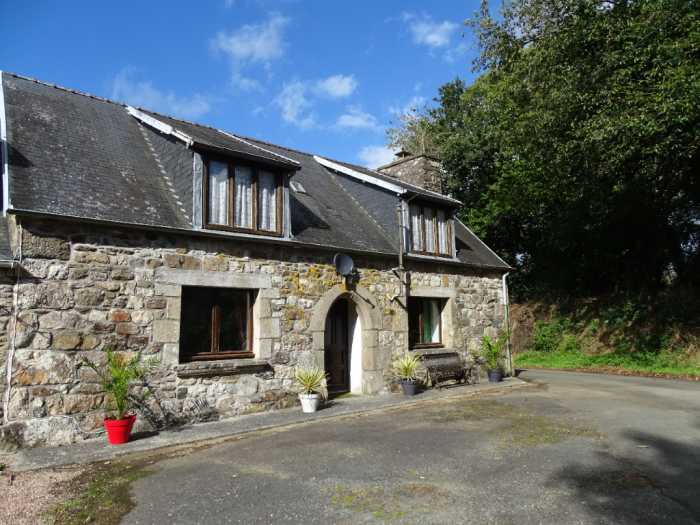 AHIB-1-JD3237 Plougonver 22810  A 2 bedroom stone house to modernise with 267m2 garden