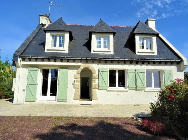 UNDER OFFER AHIB-2-M215425 Mohon 56490 Detached, Traditional 5 bedroomed Breton house with an acre!