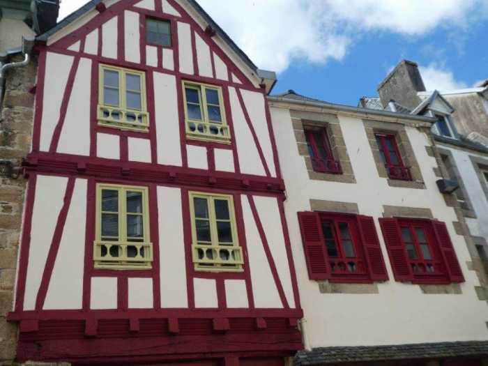 UNDER OFFER AHIB-3-mon2036 Morlaix 29600 Charm and character with the beautiful and spacious 5 bedroom building