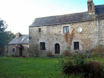 AHIB-3-M2567-29141222 Nr Collorec 29530 A rural property, a large stone house with an annex, both are furnished and with a small garden of 167m²!