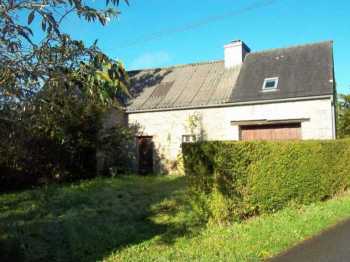 AHIB-3-M2565-29141219 Nr Huelgoat 20690 Attractive stone house to finish renovating with a garage and 250m² of garden!
