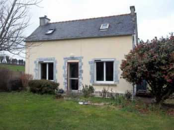 AHIB-3-M2578-29141227 Nr Collorec 29530 Lovely village house with a garden of 276m² in good condition!