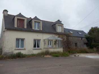AHIB-3-M2505-29141167 Huelgoat 29690 2 bedroom detached house to renovate with outbuilding and garden