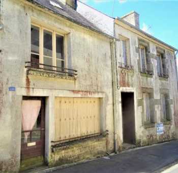 AHIB-2-M216259 La Trinite Porhoet 56490 Village house, 2 properties merged to 1, renovation started but still to finish. Land of 469m² with large hanger, previously a large workshop.